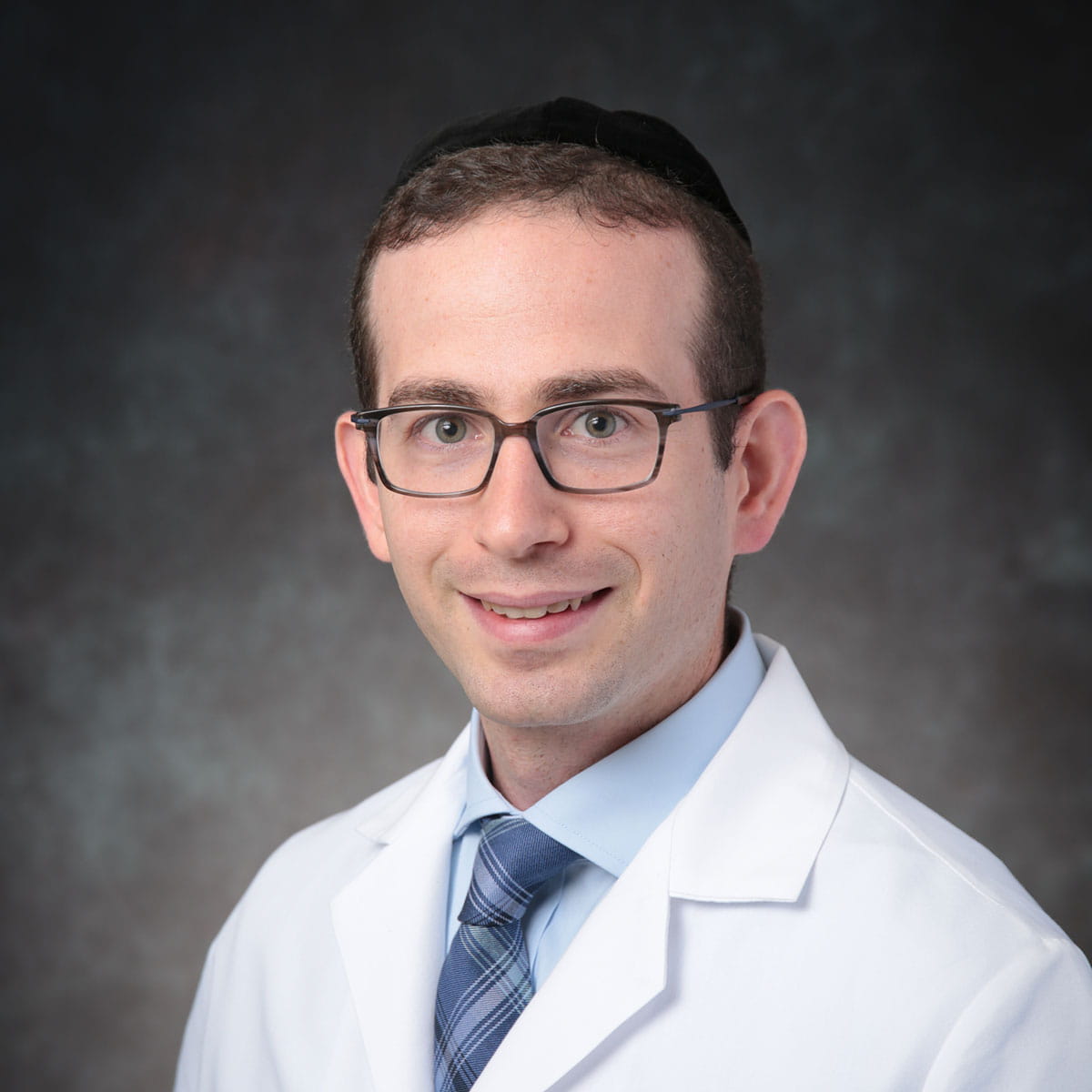 A friendly headshot of Jonathan Yaari, MD